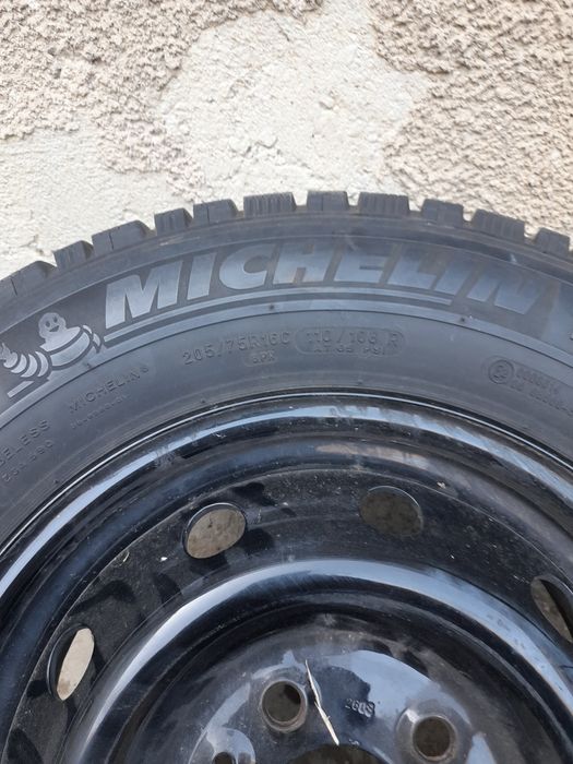 Гуми-зимни- 205/75/16 С - 4бр. Бус Fiat,Citroen,Peugeot.