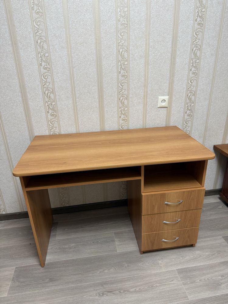 Стол для компьютера 2 шт