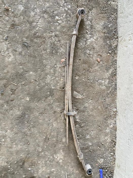 Задние рессоры Toyota Hilux 1 шт пятилистовой