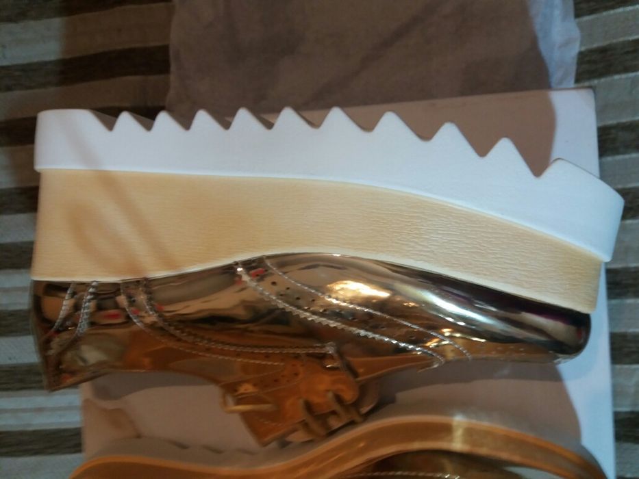 Модерни Златисти Обувки! - 90%!