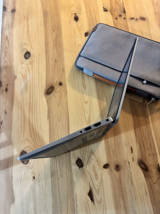 Dell Latitude 5320• i7-11Th gen• (Generatia 11)• 13 inch• geanta noua•