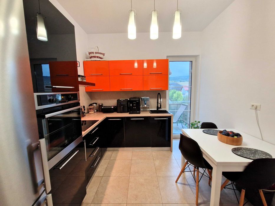 Vand penthouse 4 camere cu loc de parcare si boxa, incluse