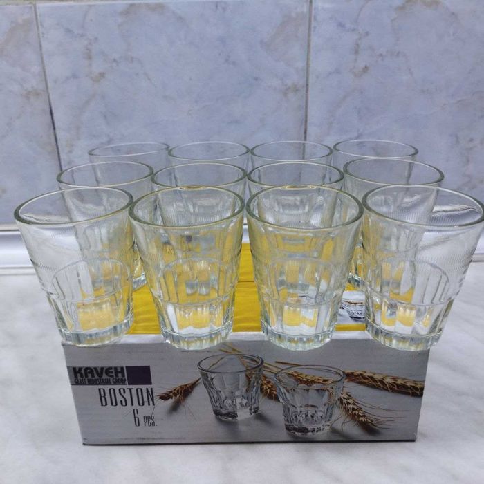 Хрустальные, стеклянные фужеры и рюмочки-стопочки.