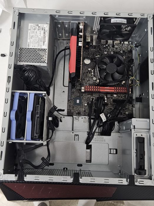 Vand calculator cu monitor si tastatura