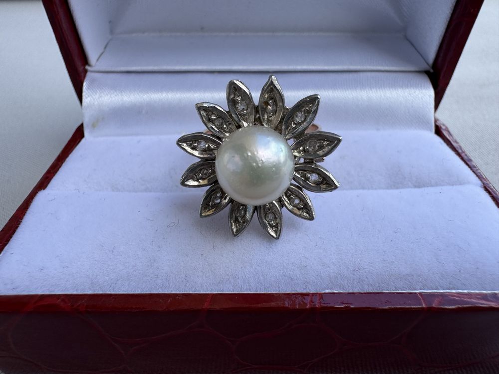 Inel din aur, perla si diamante montate in argint