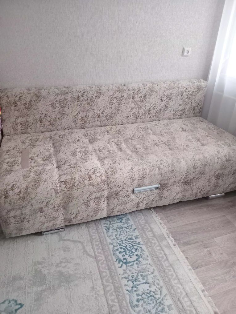 Срочно продам  диван  в    хорошем   состоянни