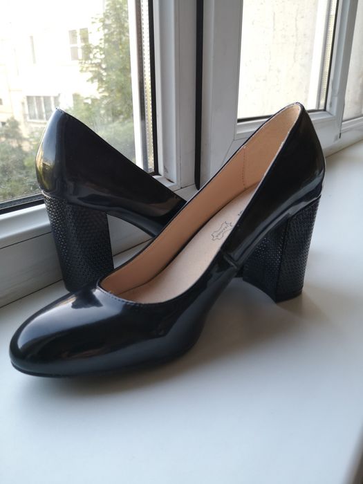 Туфли чёрные лакированные