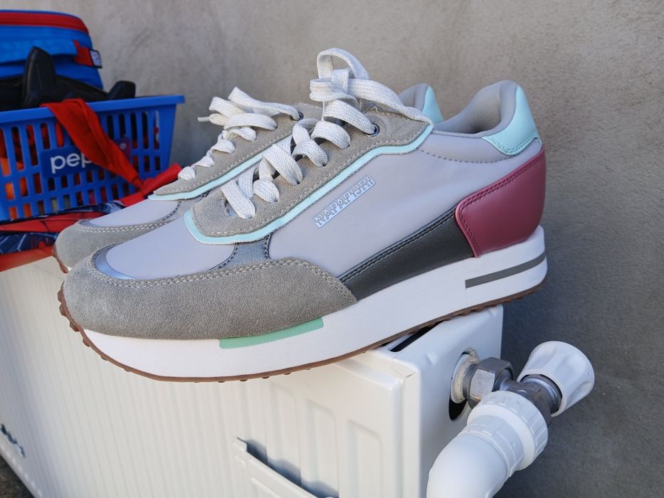 Vând adidas dama napapijri