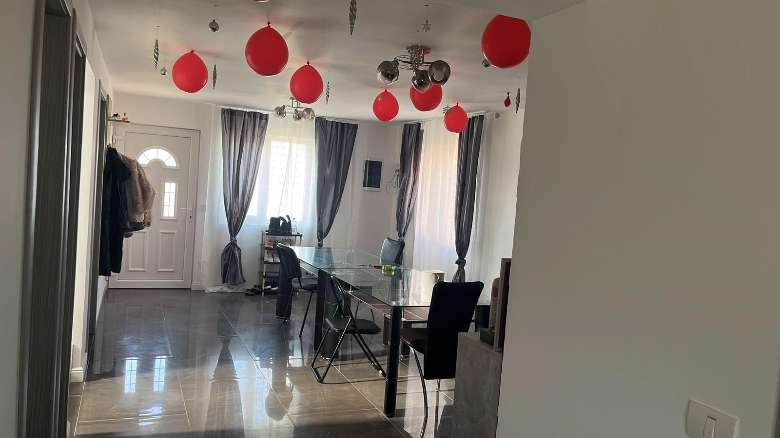 Vând casa în Comuna Parta