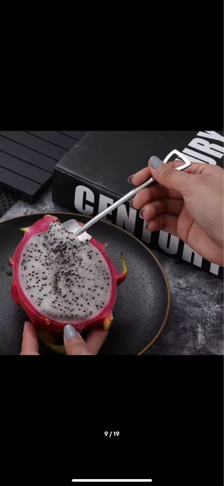 Метални лъжички лопата и вилици в златен цвят