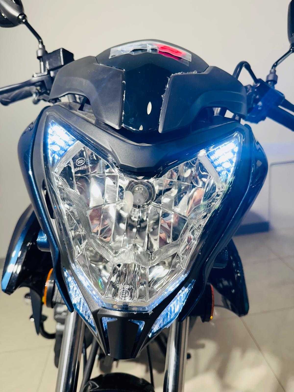 Motocicleta RKS 125R cu motor de 125 CC