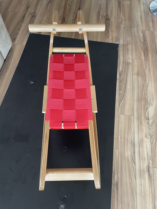 Balansoar rosu pentru copii