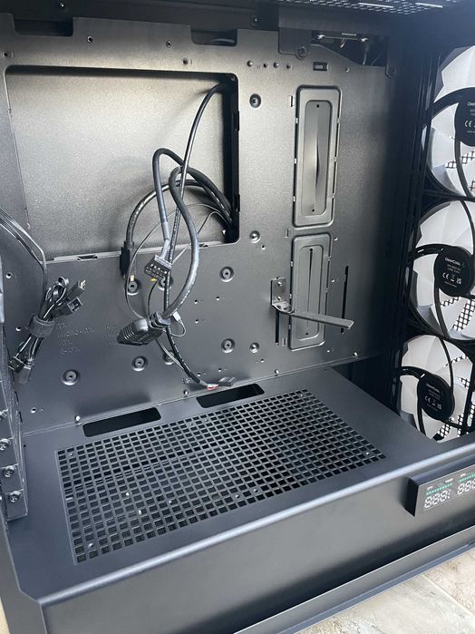 Компютърна кутия DeepCool CH560 Digital (Mid-Tower, черен, ATX)