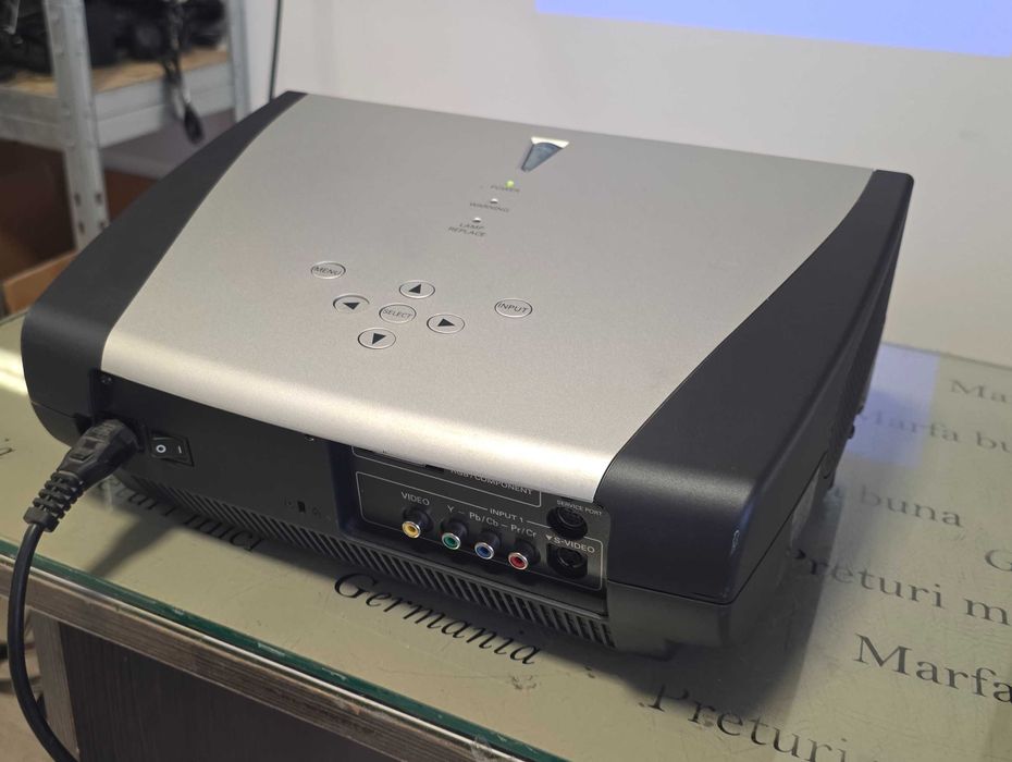 Videoproiector Sanyo PLV-72 - import Germania