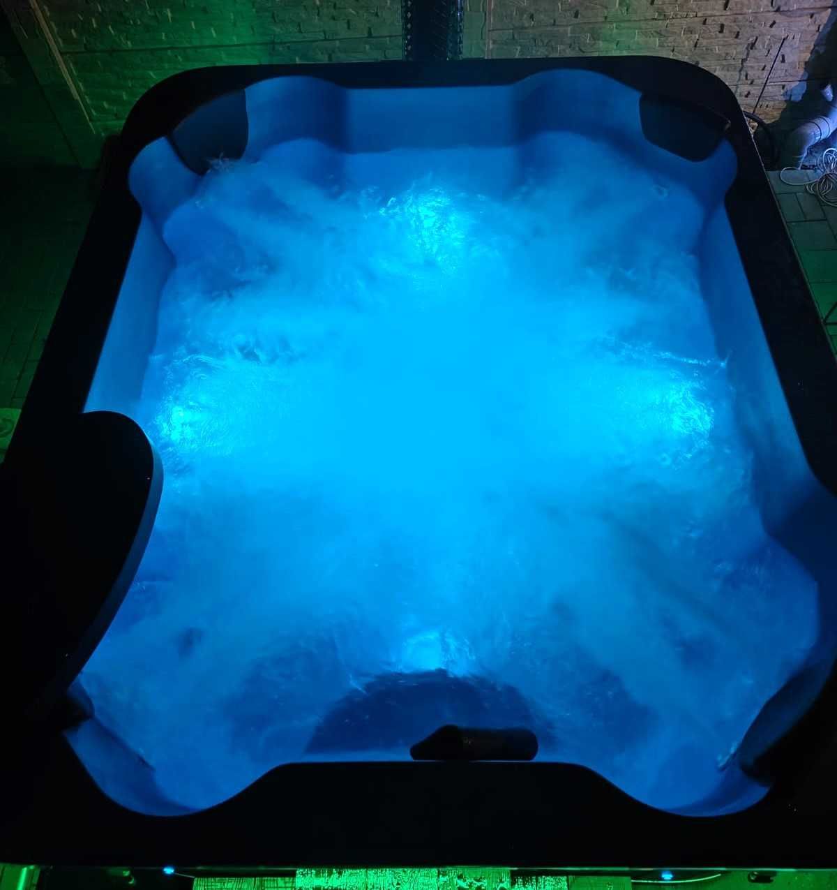 Ciubar tip jacuzzi mobil de inchiriat