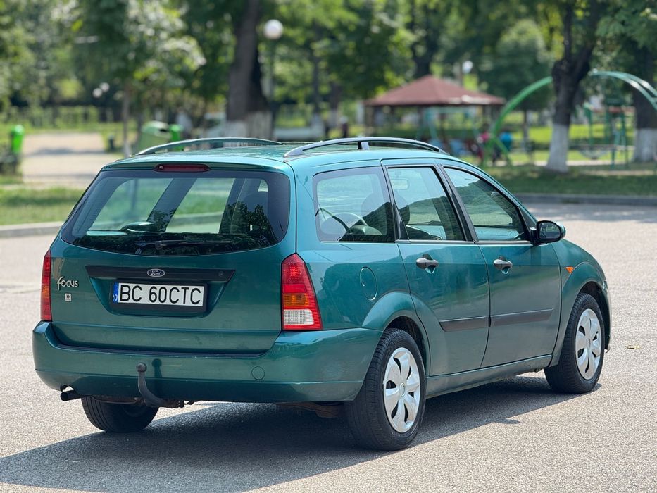 Ford Focus Break 1.6i - 799€ -