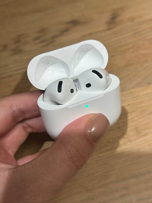 Наушники AirPods 4