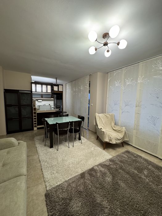 Тристаен апартамент под наем.