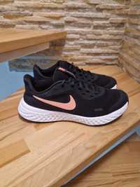 Pantofi Nike revolution