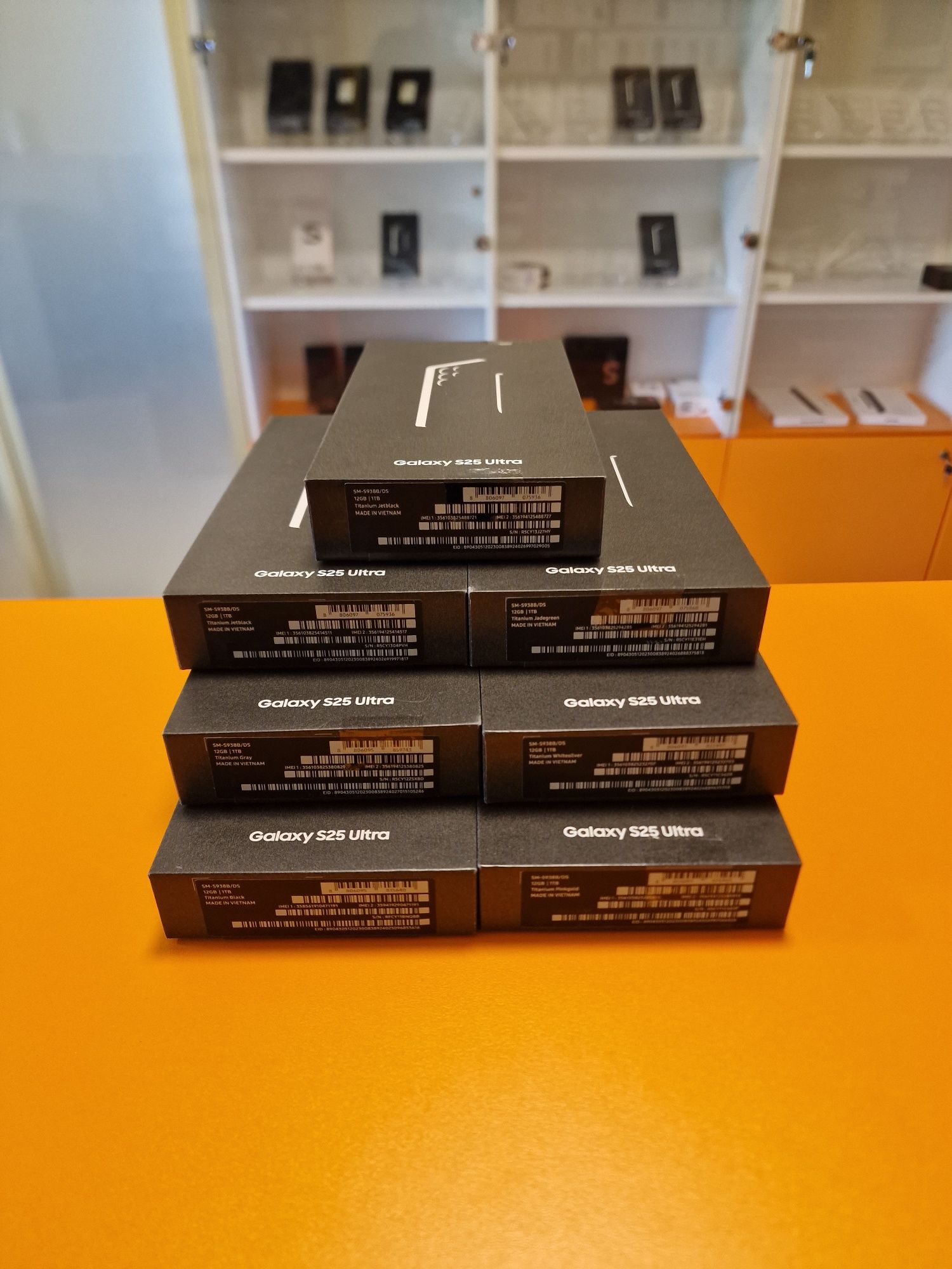Samsung S25 Ultra  1TB  Jet Black sigilat factura garantie 2 ani Bonus