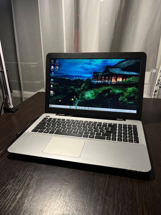 Продам Asus X555L / i3 4gen/ ddr3 4gb /hdd 1000gb