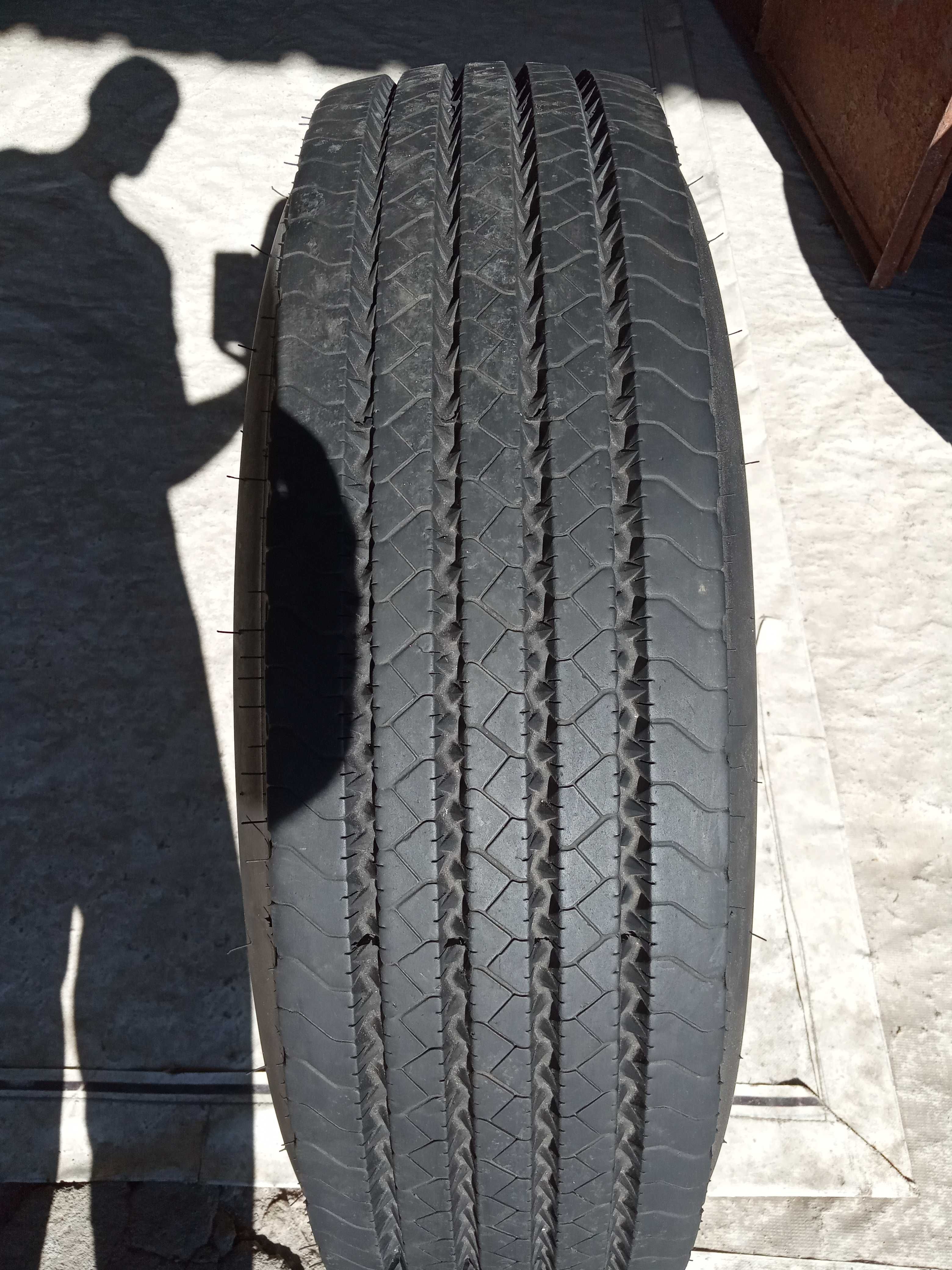 1 Тежкотоварна гума 10R17.5 Continental LSR1 134/132L 390лв. с ДДС