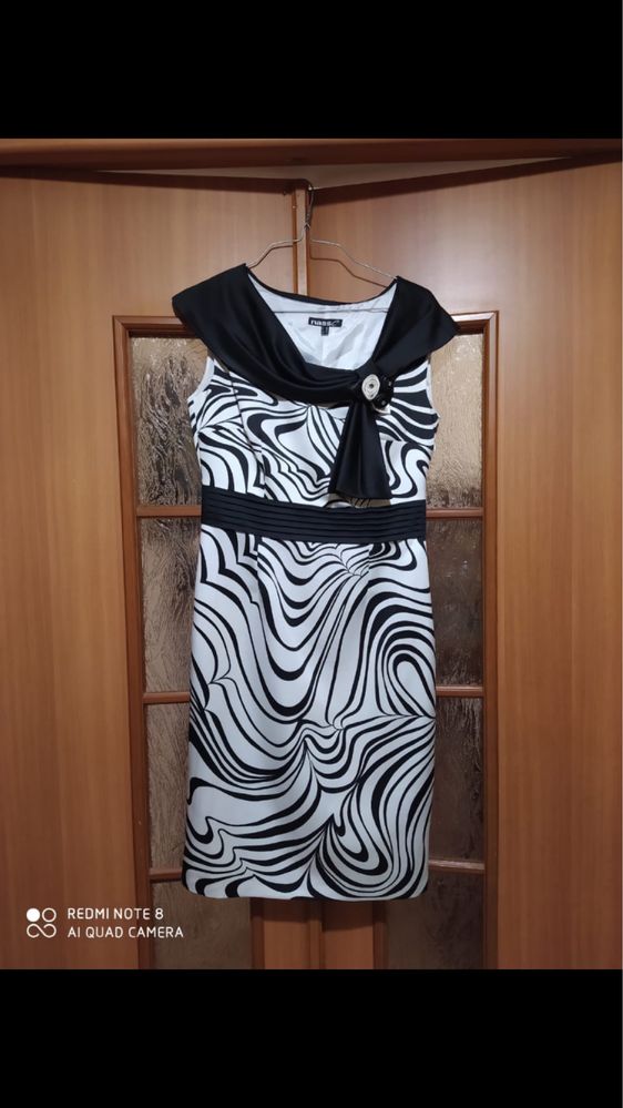 Платье с узором зебры