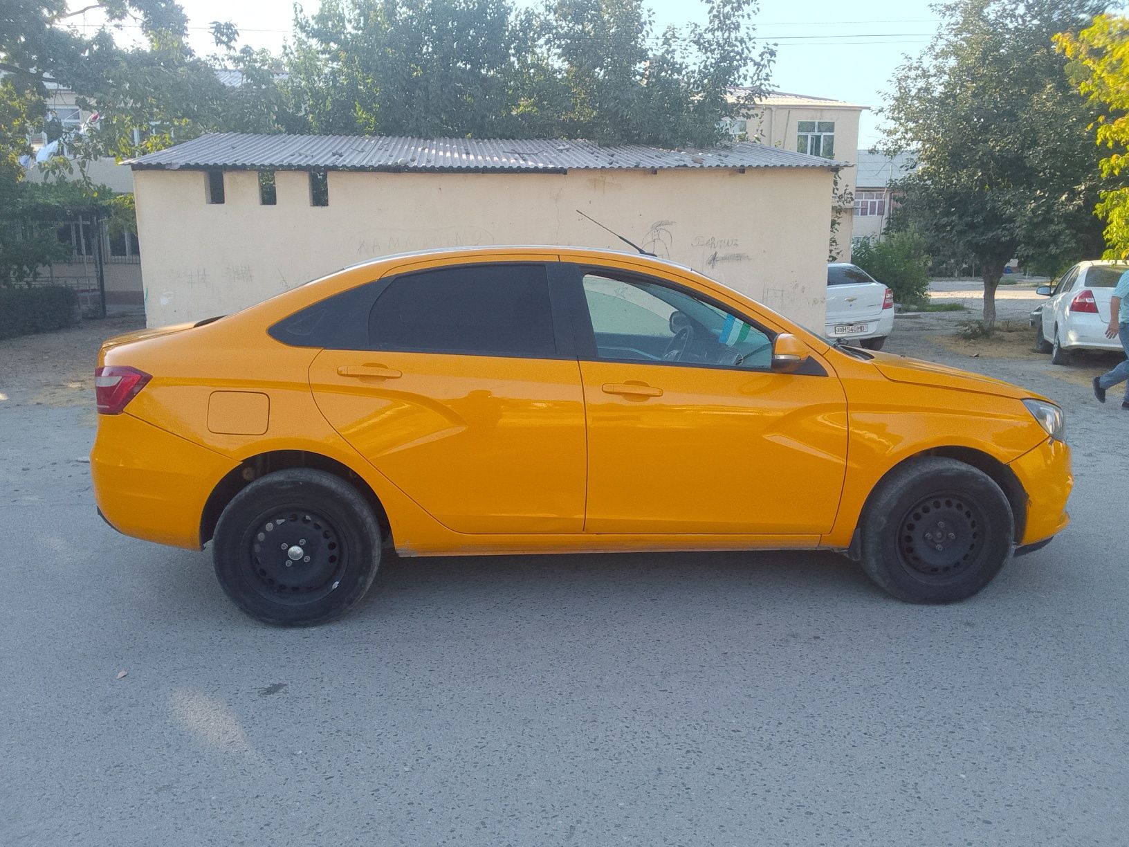 Lada Vesta avtomobilini
