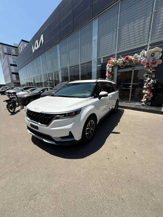 Киа Карнивал куплена в салоне 2025году 8 местная