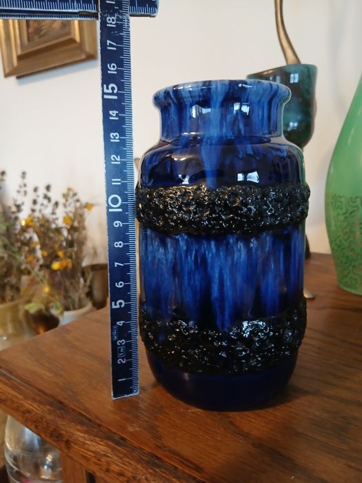 Vaza din porțelan,tehnica Fat lava