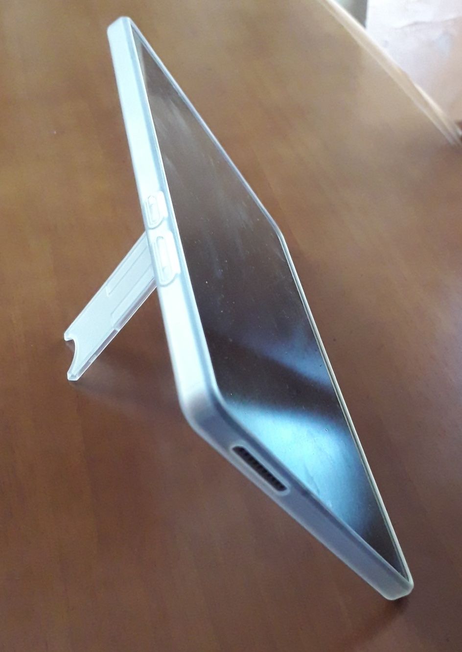 Продавам нов таблет LENOVO Tab M9