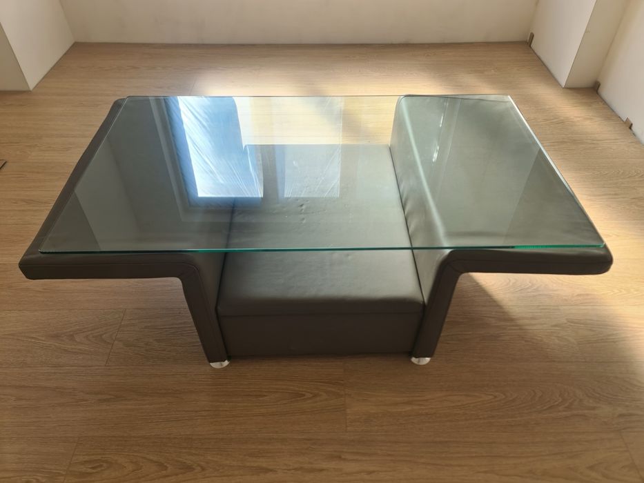 Холна маса естествена кожа/стъкло с място за багаж