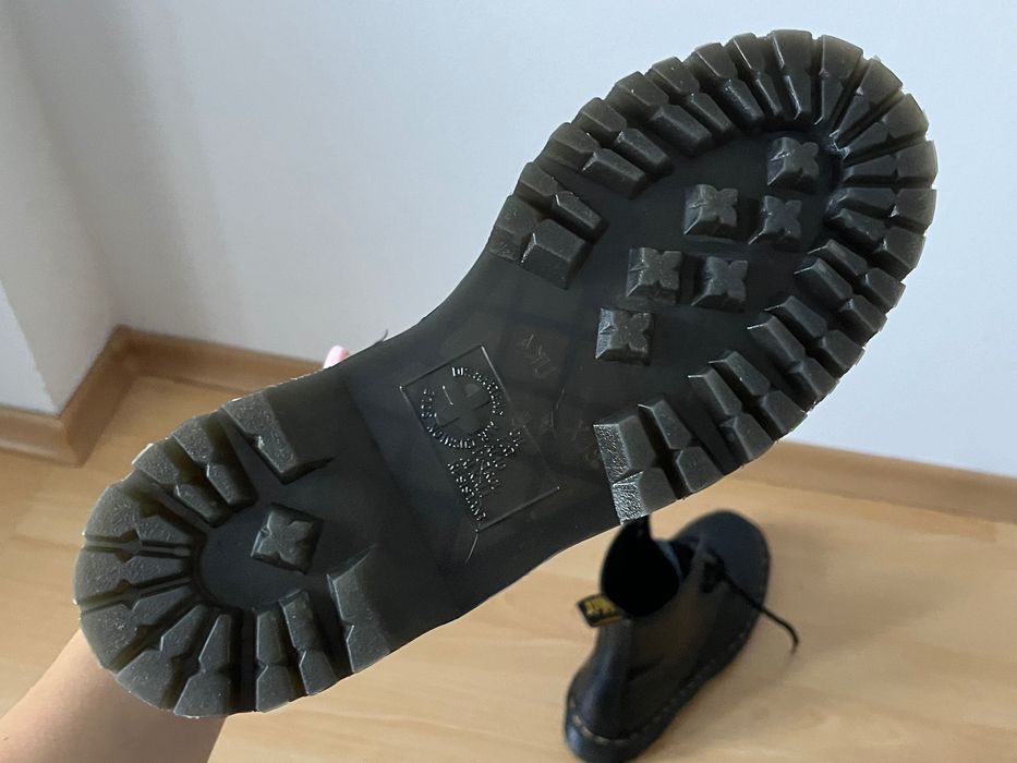 Черни кубинки Dr. Martens