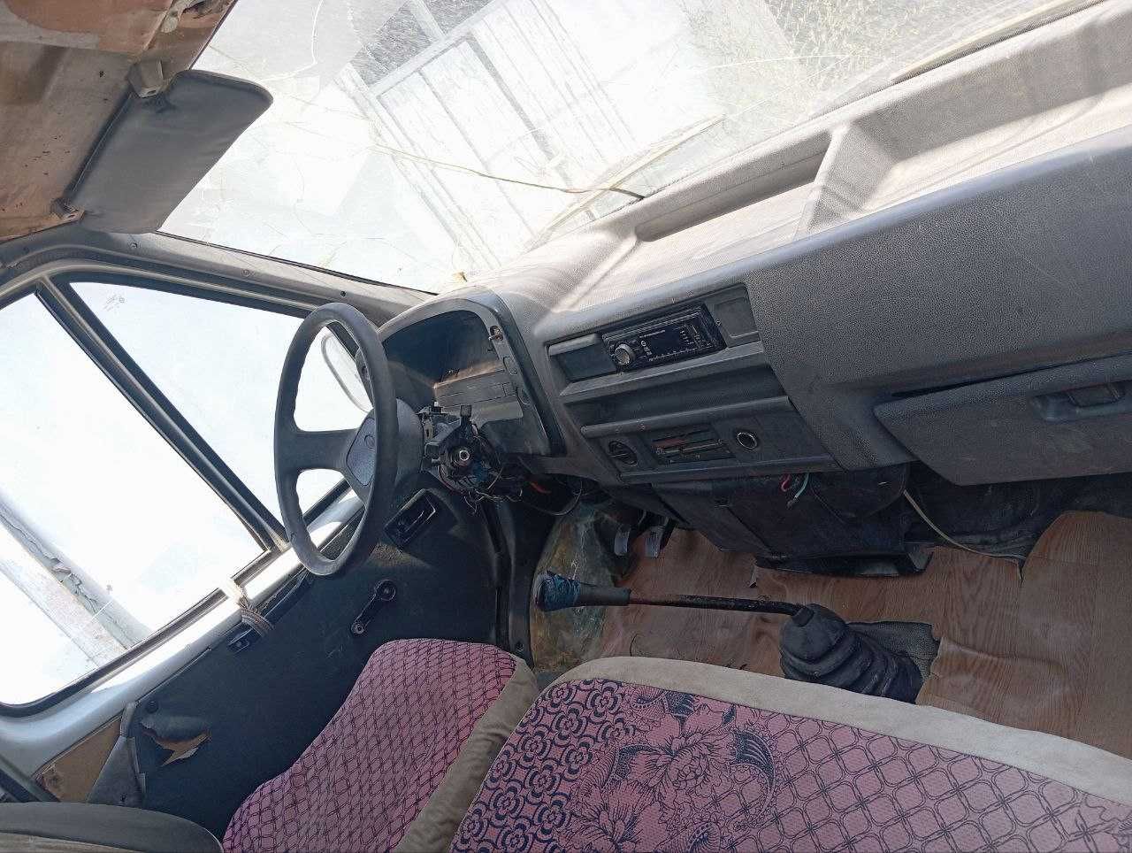 Raf  avtomobili sotiladi