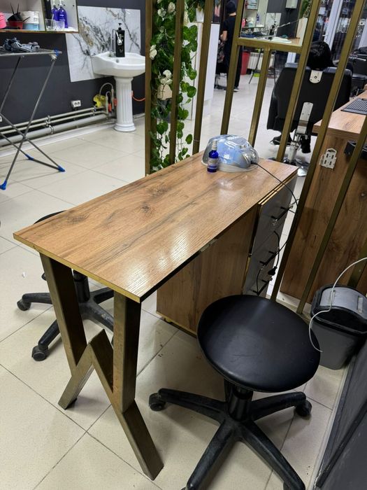 Маникурьный стол