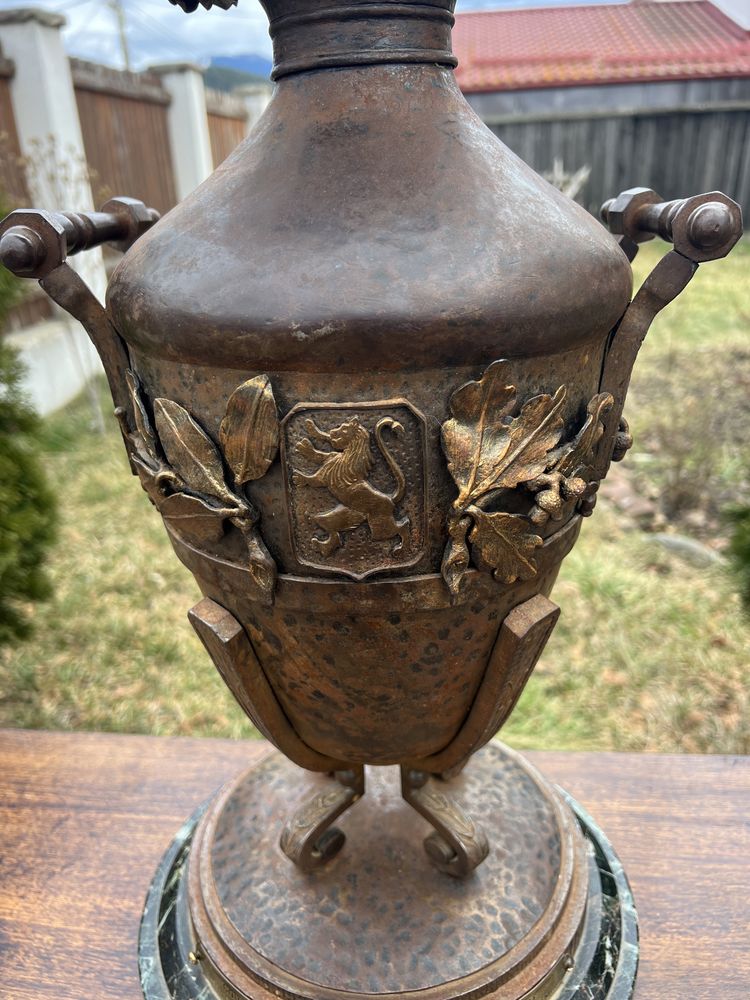 Vază  decorativă veche lucrata in bronz