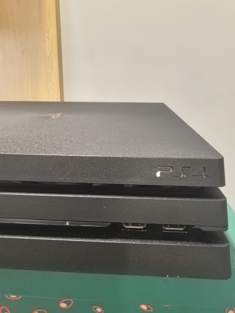 PlayStation 4 pro,с два джойстика
