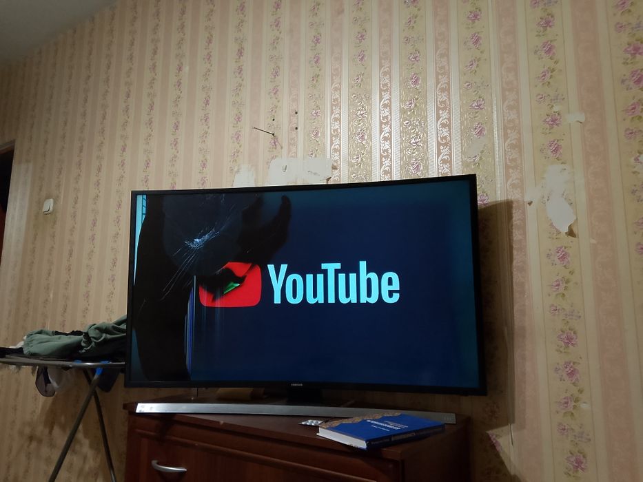 Продам smart телевизор Samsung