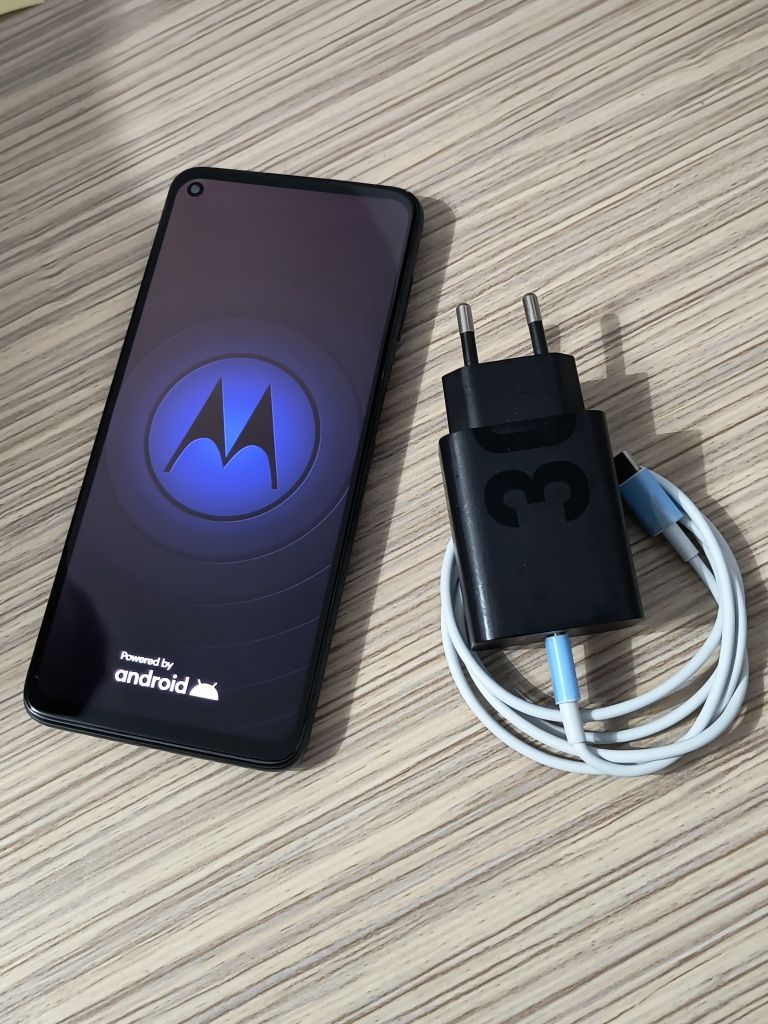 Motorola G 9 plus ( 450 lei )  / + căști (550 lei -ultima poza )