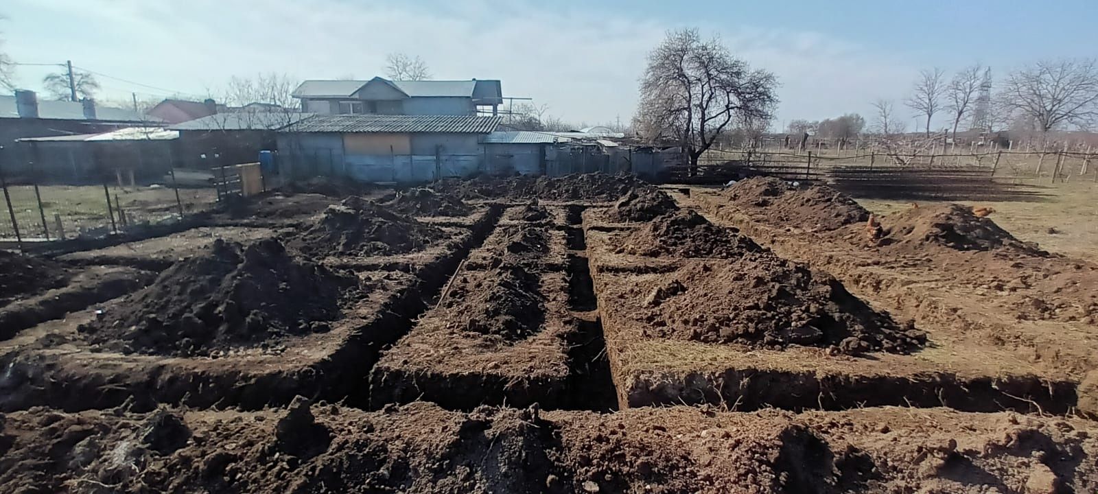 Lucrări cu miniexcavator 3 tone