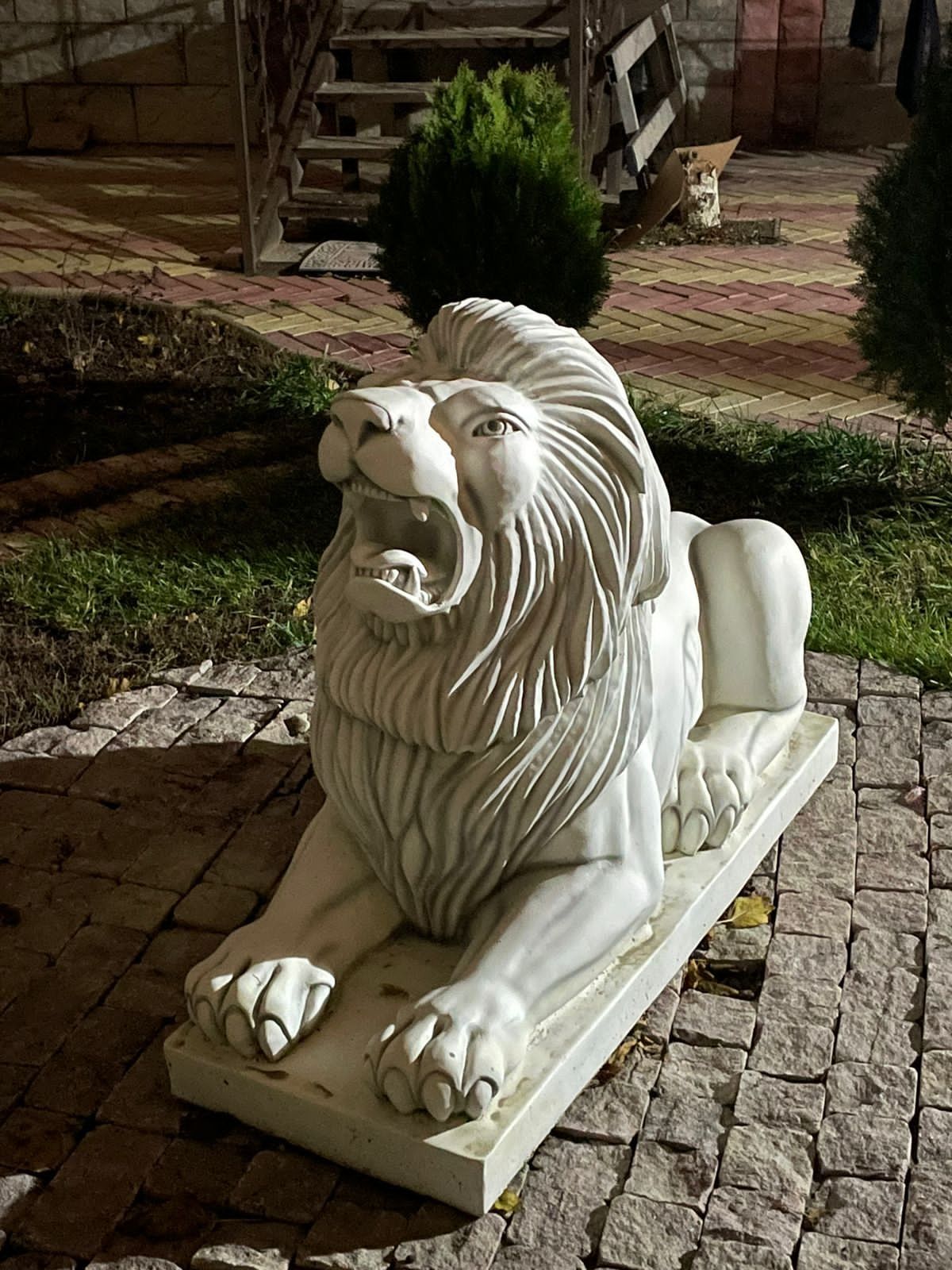 Фигура льва ,изделие из армированного бетона