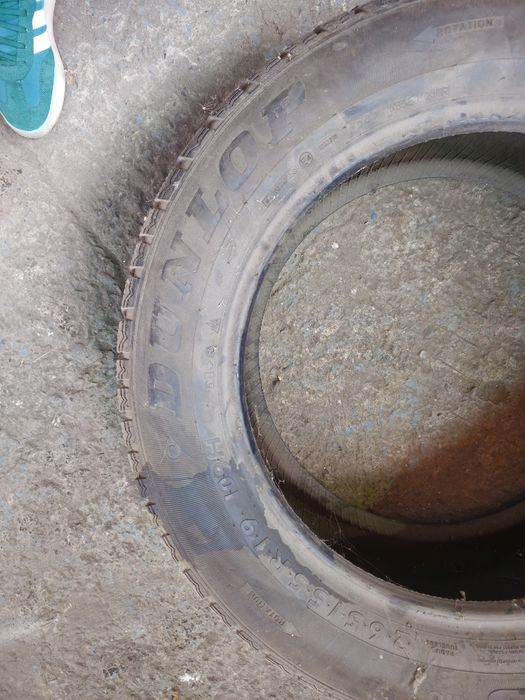 2 seturi de anvelope de iarna,unul  Hankook și unul Dunlop