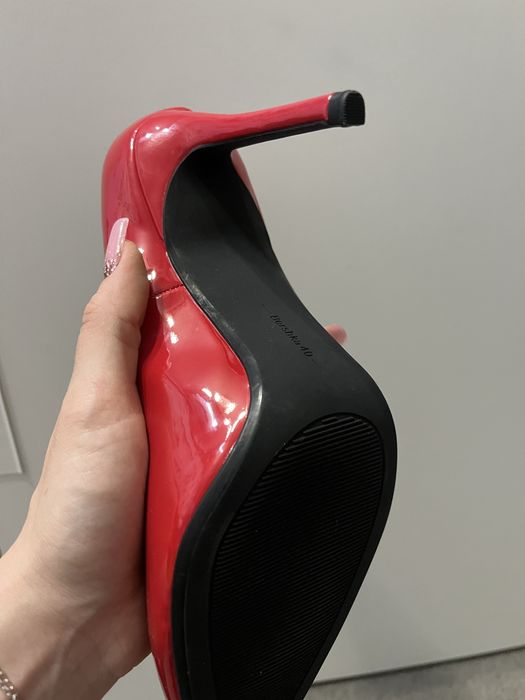 Обувки с висок ток