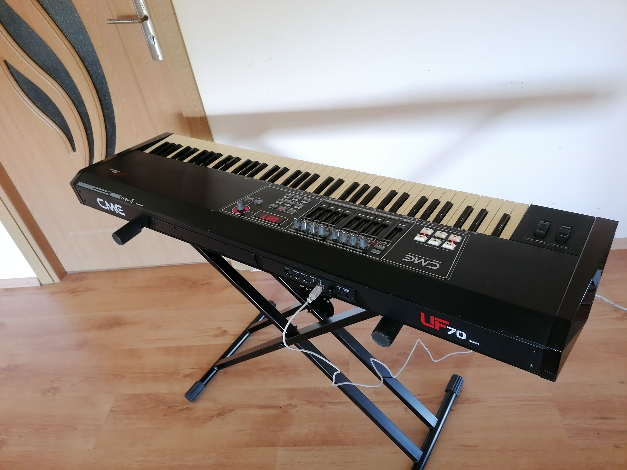 CME UF-70 CLASSIC  midi controller orga pian