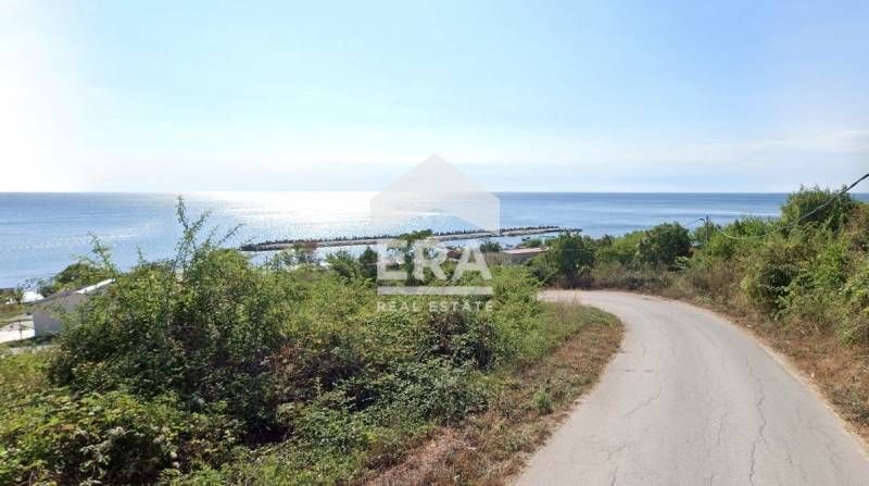 Ексклузивен парцел с голяма площ на метри от морето във вилна зона Кра