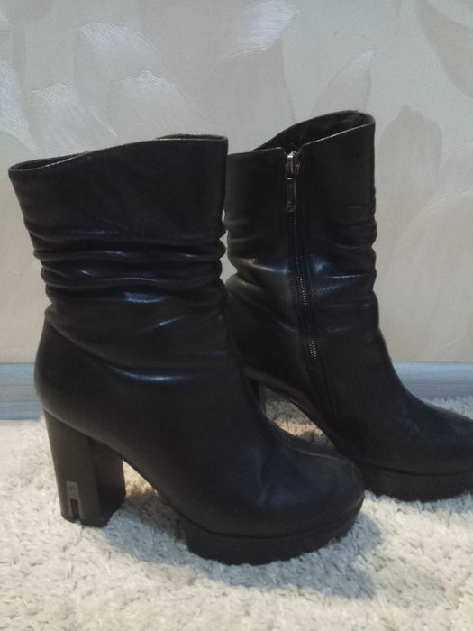 продам зимние женские сапоги