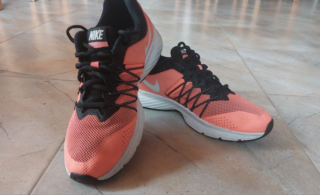 Маратонки Найк Nike 38.5
