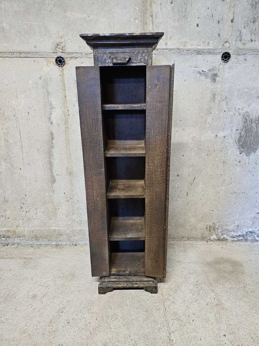 Шкафче/колонка с дърворезба