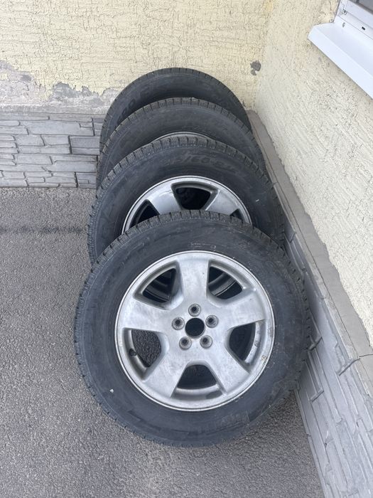 Диски 16 с зимней резиной  на субару