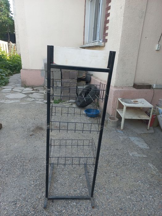 Железная полка передвижная